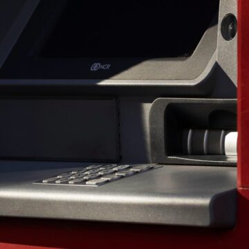 NFC flaws let researchers hack an ATM by waving a phone