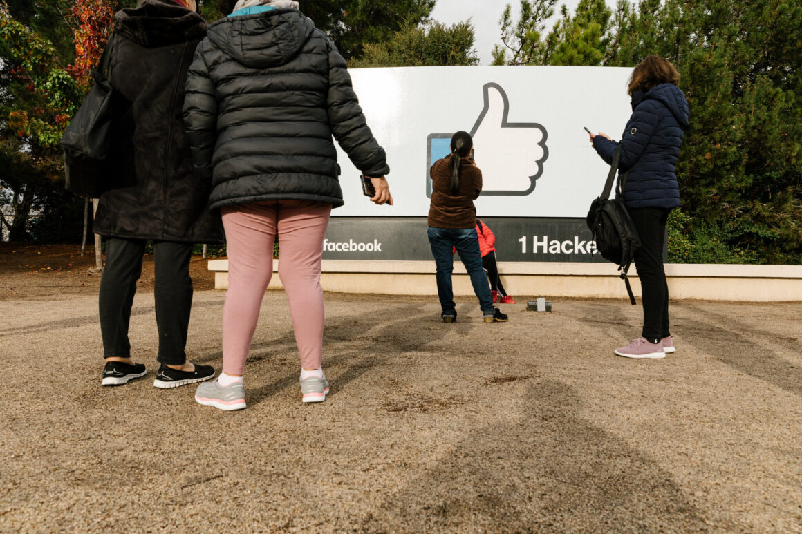 Facebook Said to Consider Forming an Election Commission