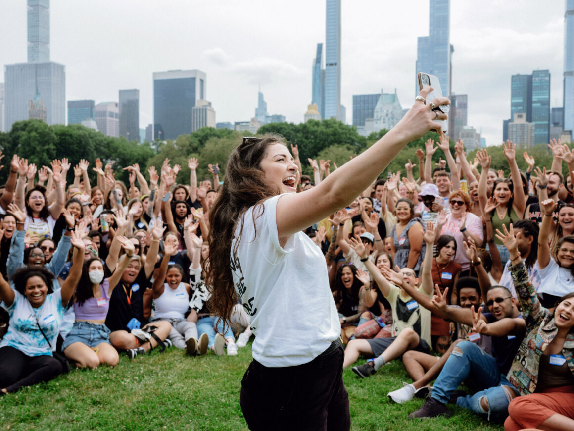 Now Going Viral: Meeting Online Friends in Real Life