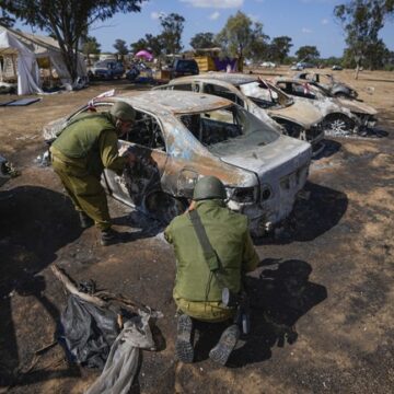 Shocking pictures of Hamas blockading roads to stop civilians from fleeing to safety emerge