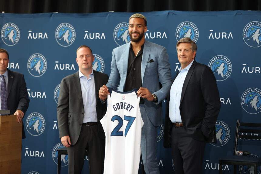 Minnesota Timberwolves center Rudy Gobert turns the boos into cheers Minnesota Timberwolves center Rudy Gobert turns the boos into cheers