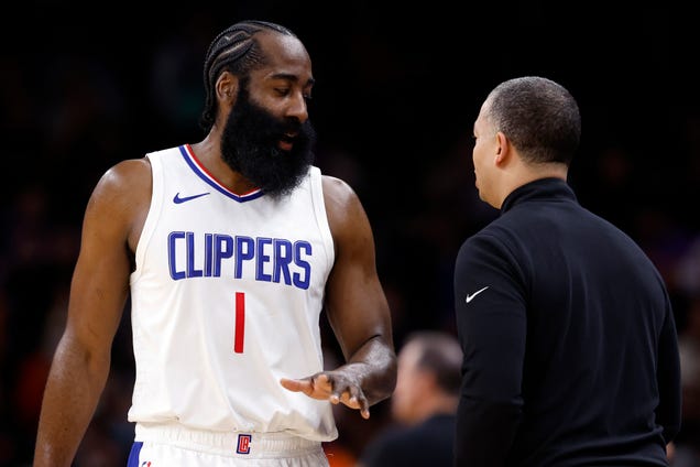 Advice to sports media people: Hype any team but the Clippers Advice to sports media people: Hype any team but the Clippers