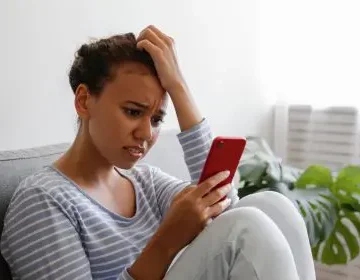 5 cold texts that mean your relationship is already over