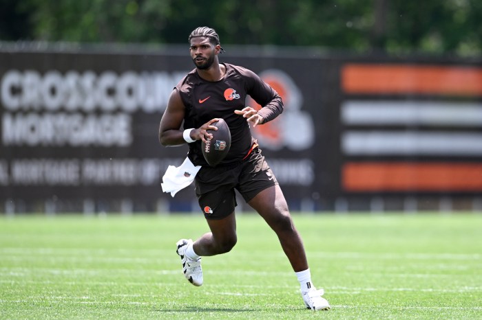 Shedeur Sanders brings positivity to Cleveland community after tragedy Shedeur Sanders brings positivity to Cleveland community after tragedy