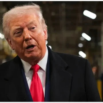 ‘Hanging On… For Dear Life’: Trump Looks Beat as Shocking Physical Struggle Caught on Camera in Viral Clip ‘Hanging On… For Dear Life’: Trump Looks Beat as Shocking Physical Struggle Caught on Camera in Viral Clip