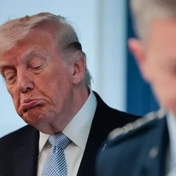 ‘OMG You Couldn’t Make This Up’: Trump Blasted By Sculptor Over His Ego-Driven Demand to Shrink One Brutal Detail Before the Final Reveal ‘OMG You Couldn’t Make This Up’: Trump Blasted By Sculptor Over His Ego-Driven Demand to Shrink One Brutal Detail Before the Final Reveal