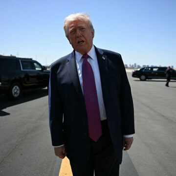 ‘What a Freaking Waste’: Trump’s Reflecting Pool Makeover Goes Off the Rails After Viral Videos Expose Uneven Paint, Rushed Work, and One Costly Mistake Nobody Thought Through ‘What a Freaking Waste’: Trump’s Reflecting Pool Makeover Goes Off the Rails After Viral Videos Expose Uneven Paint, Rushed Work, and One Costly Mistake Nobody Thought Through