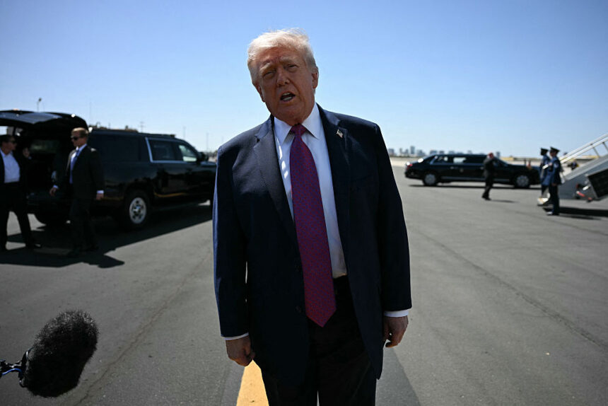 ‘What a Freaking Waste’: Trump’s Reflecting Pool Makeover Goes Off the Rails After Viral Videos Expose Uneven Paint, Rushed Work, and One Costly Mistake Nobody Thought Through ‘What a Freaking Waste’: Trump’s Reflecting Pool Makeover Goes Off the Rails After Viral Videos Expose Uneven Paint, Rushed Work, and One Costly Mistake Nobody Thought Through