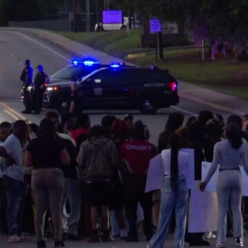 ‘Clearly a Ticking Time Bomb’: Protesters Flood South Carolina Gas Station Where Black Teen Was Killed, After Shooter Walks, and Now a Newly Unearthed Video Raises Fresh Questions ‘Clearly a Ticking Time Bomb’: Protesters Flood South Carolina Gas Station Where Black Teen Was Killed, After Shooter Walks, and Now a Newly Unearthed Video Raises Fresh Questions