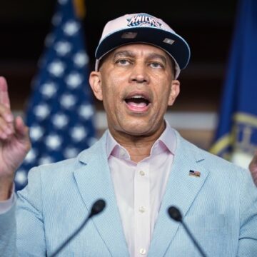 Double Drivel: Hakeem Jeffries Ignorantly Claims New York Knicks Fan Trump Knows Nothing About the Team