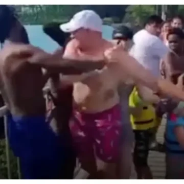 ‘Excuse Me! I Need Help!’: White Man Calls Security, Blocks Black Family from Entering Ride at Waterpark Despite Their Fast-Pass Access ‘Excuse Me! I Need Help!’: White Man Calls Security, Blocks Black Family from Entering Ride at Waterpark Despite Their Fast-Pass Access