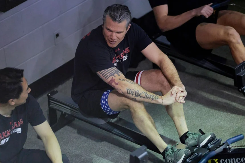 ‘Why Would He Let Someone Post This?’: Pete Hegseth’s Tough-Guy Image Takes a Hit After Cameras Catch an Embarrassing Struggle He Couldn’t Hide ‘Why Would He Let Someone Post This?’: Pete Hegseth’s Tough-Guy Image Takes a Hit After Cameras Catch an Embarrassing Struggle He Couldn’t Hide