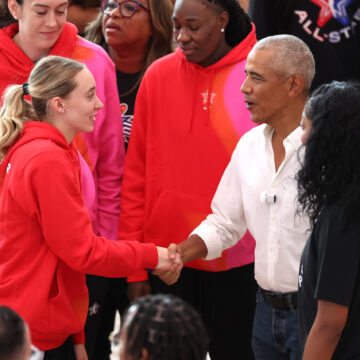 Barack Obama Surprises WNBA All-Stars at His New Presidential Center Barack Obama Surprises WNBA All-Stars at His New Presidential Center