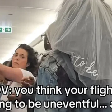 ‘The Audacity!’: White Woman Caught Taking Black Woman’s Wallet Tries to Play Innocent Until Bystanders Call Her Out—Then Airline Staff Get Involved