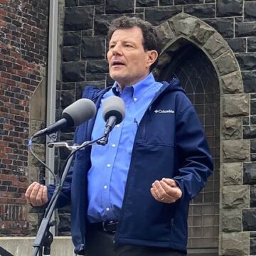 Nicholas Kristof Takes Thousand-Mile Road Trip to Find Woman With Six Cents in Cash Nicholas Kristof Takes Thousand-Mile Road Trip to Find Woman With Six Cents in Cash