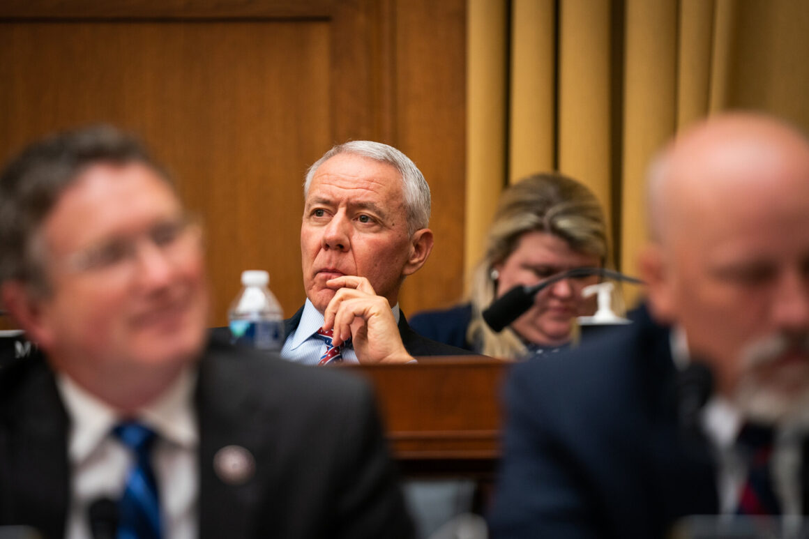 G.O.P. Lawmakers Question Amazon’s Connections on Pentagon Contract