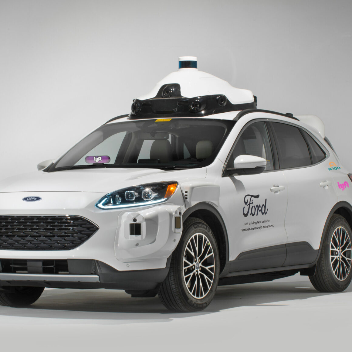 Lyft will team up with Ford and a self-driving car start-up to offer rides in Miami.