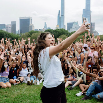 Now Going Viral: Meeting Online Friends in Real Life