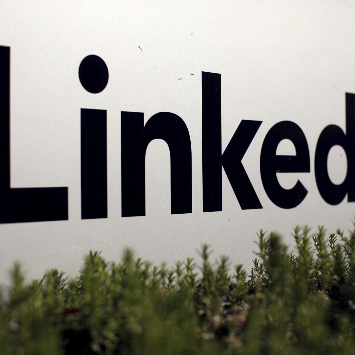 LinkedIn to End Service in China, Citing ‘Challenging’ Environment