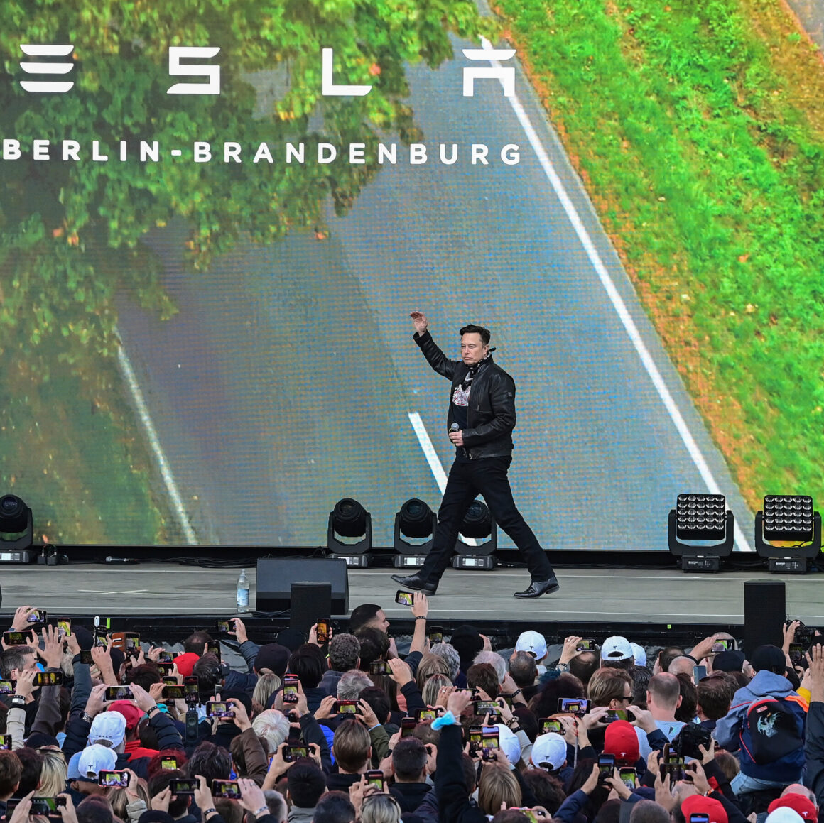 Behind Elon Musk’s Twitter Poll Is a  Tax Bill Coming Due