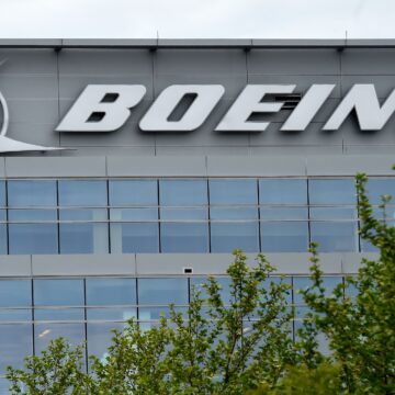 FCC approves Boeing satellites, rejecting SpaceX’s interference claims