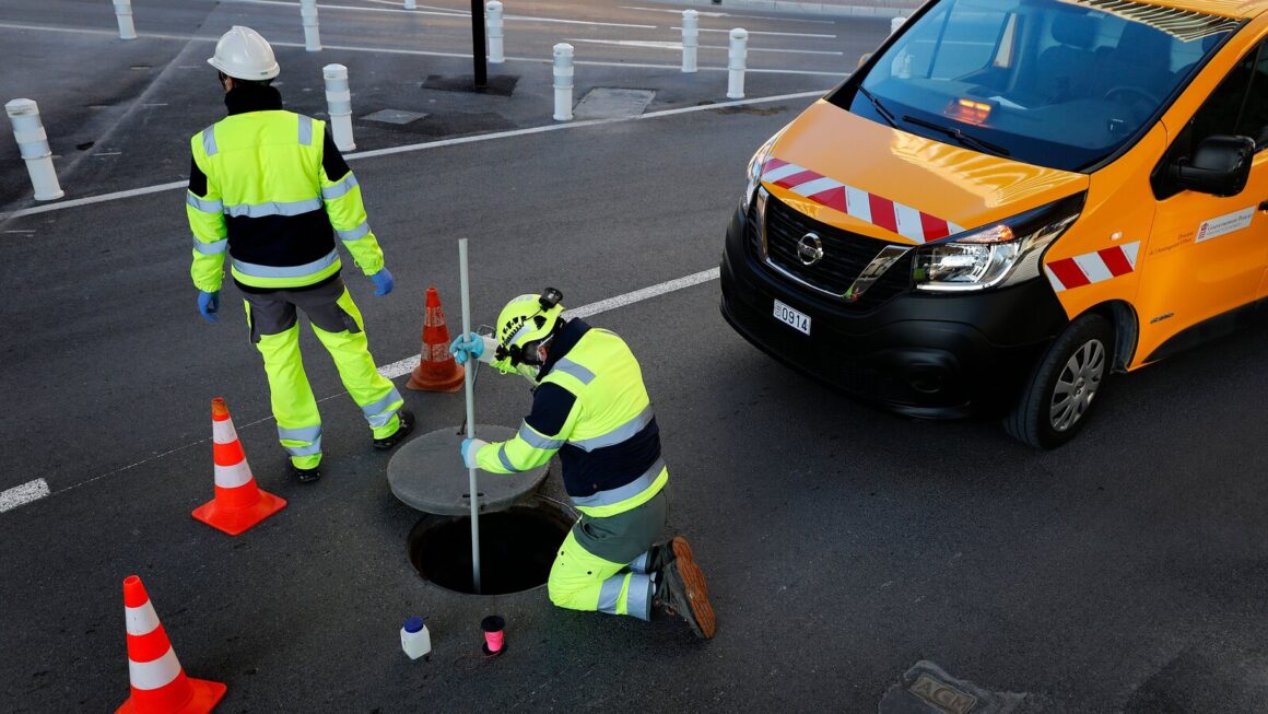 In Sewage, Clues to Omicron’s Surge