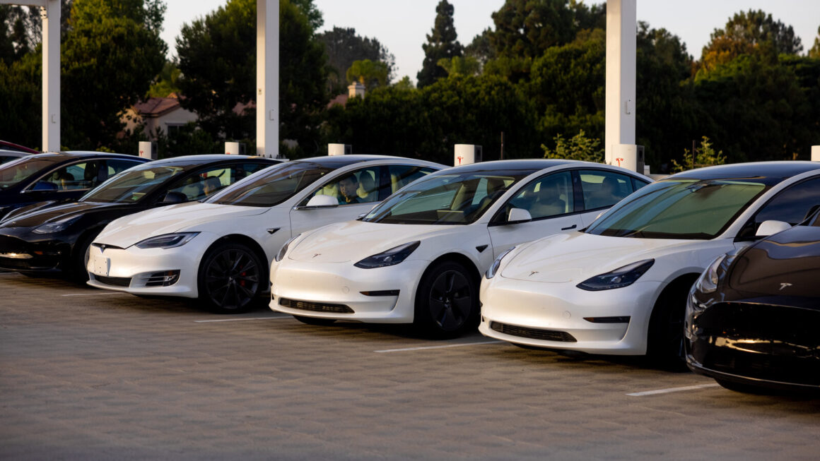 Tesla Reports Record Profit but Warns of Supply Problems