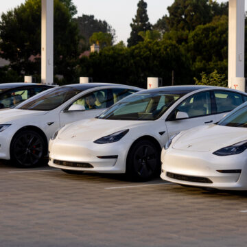 Tesla Reports Record Profit but Warns of Supply Problems