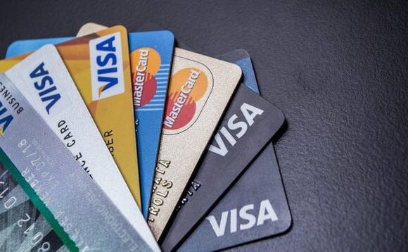 How to Juggle Multiple Credit Cards (Without Going Into Debt)
