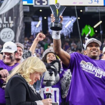 Washington is giving Pac-12 football a beautiful swan song