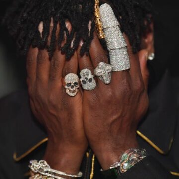 Antonio Brown won’t pay jeweler for finger pieces that he says fuels ‘super orgasms’ [Update]