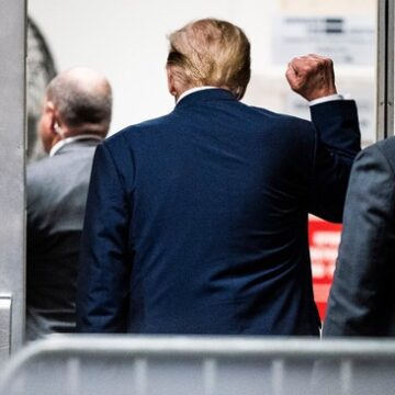 Donald Trump Delivers Pizza to FDNY Donald Trump Delivers Pizza to FDNY