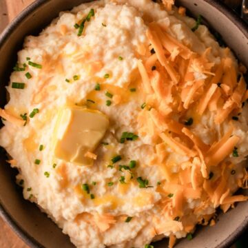 Cheesy Mashed Potatoes Recipe with Cheddar and Garlic Cheesy Mashed Potatoes Recipe with Cheddar and Garlic