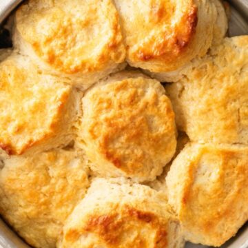 Old-Fashioned Buttermilk Biscuits (Southern Recipe) Old-Fashioned Buttermilk Biscuits (Southern Recipe)