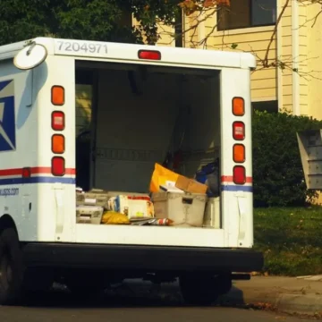 ‘Died on the Clock’: Family Challenges USPS Response to Death of Postal Service Employee Who Died from Possible Heat Stroke While Working In Back of Hot Truck