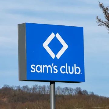 ‘She Punches Me in My Face’: Mother-Daughter Duo Attack Sam’s Club Worker Because They Couldn’t Order Pizzas Two Minutes Before Store Closing, Video Shows
