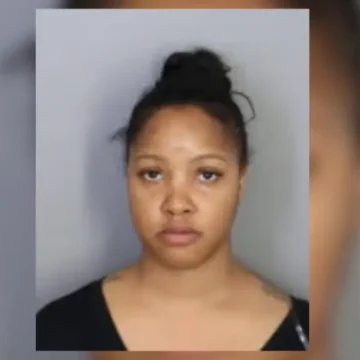 ‘B****, You Not Going Nowhere’: Hairstylist Arrested After Allegedly Locking Client Inside Store, Using Scissors to Threaten Her to Pay Extra $50 on Top of $460 Appointment ‘B****, You Not Going Nowhere’: Hairstylist Arrested After Allegedly Locking Client Inside Store, Using Scissors to Threaten Her to Pay Extra $50 on Top of $460 Appointment