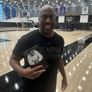 DeMar DeRozan starts fresh with Sacramento Kings DeMar DeRozan starts fresh with Sacramento Kings