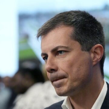 EMBARRASSING: Pete Buttigieg Finds Thirty Michigan Voters Who Are 'Fired Up' for Kamala EMBARRASSING: Pete Buttigieg Finds Thirty Michigan Voters Who Are ‘Fired Up’ for Kamala