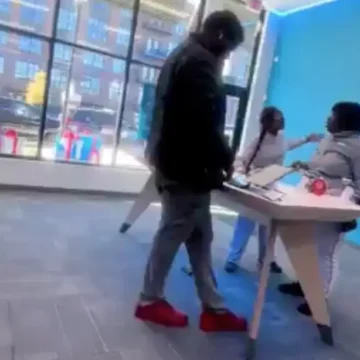 ‘Mama, PLEASE!’: Atlanta Teen Seen on Video Erupting Inside AT&T Store After Mom Allegedly Disconnects Cellphone Service, Drawing Thousands of Shocked Reactions ‘Mama, PLEASE!’: Atlanta Teen Seen on Video Erupting Inside AT&T Store After Mom Allegedly Disconnects Cellphone Service, Drawing Thousands of Shocked Reactions