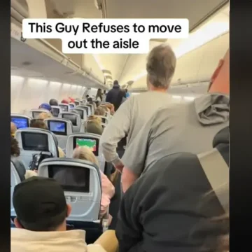 ‘This Is Weird’: Man Agitates Passengers Aboard Flight as He Refuses to Step Out of the Aisle to Allow Others to Pass, Forcing Attendant to Intervene, Viral Video Shows ‘This Is Weird’: Man Agitates Passengers Aboard Flight as He Refuses to Step Out of the Aisle to Allow Others to Pass, Forcing Attendant to Intervene, Viral Video Shows