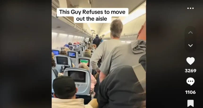 ‘This Is Weird’: Man Agitates Passengers Aboard Flight as He Refuses to Step Out of the Aisle to Allow Others to Pass, Forcing Attendant to Intervene, Viral Video Shows