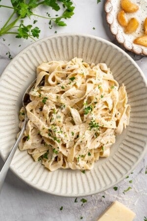 Vegan Garlic Alfredo Pasta Vegan Garlic Alfredo Pasta