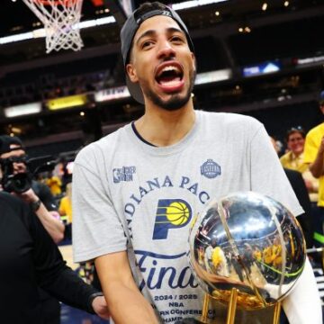 Indiana Pacers assistant Lloyd Pierce taking lessons for next opportunity as head coach