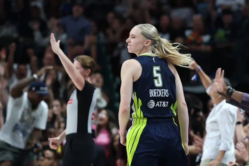 “Pretty Surreal”: Paige Bueckers Shines in Front of Idol, Kyrie Irving “Pretty Surreal”: Paige Bueckers Shines in Front of Idol, Kyrie Irving