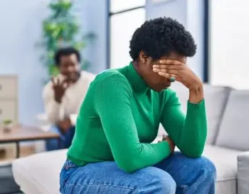 Warning signs of 6 toxic behaviors slowly killing love