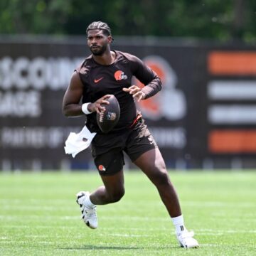 Shedeur Sanders brings positivity to Cleveland community after tragedy