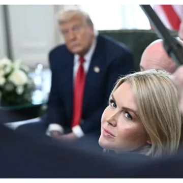 ‘Did She Choke After Saying That?’: Karoline Leavitt Tries to Say Trump Opposes Profiting from Public Service While He Literally Plans to Take the $1B Jet with Him After Leaving Office