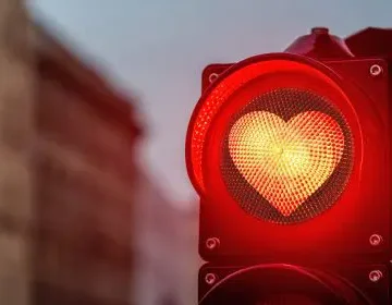 Navigating mixed signals: When dating becomes mind games Navigating mixed signals: When dating becomes mind games