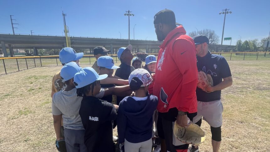 If any Toronto Blue Jays player deserves a statue, it’s Joe Carter